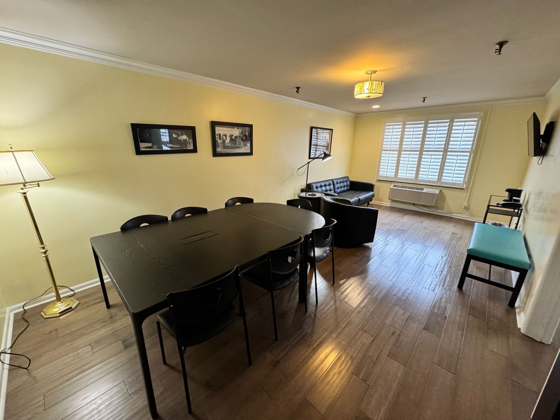 A living room with a table and chairs in it