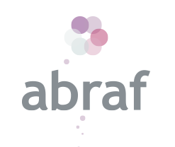 Logotipo da AbraF com texto cinza e círculos em tons pastel sobrepostos acima.