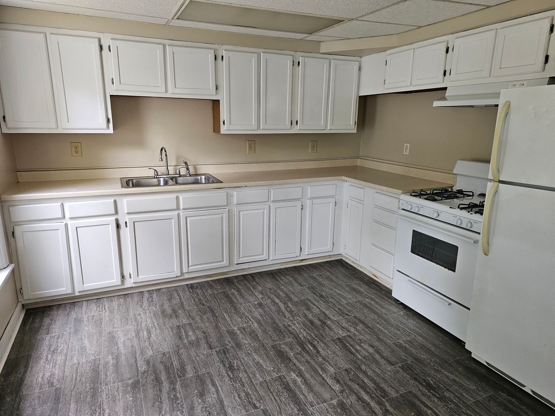 3 THREE bedroom apartment kent ohio off campus housing large rooms WATER ST KSU oh OFF CAMPUS HOUSING updated kitchen