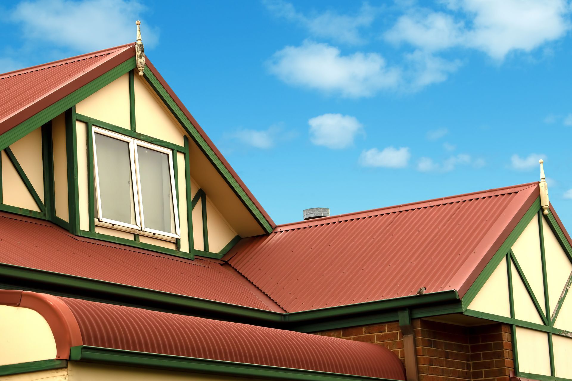 A red colorbond roof.