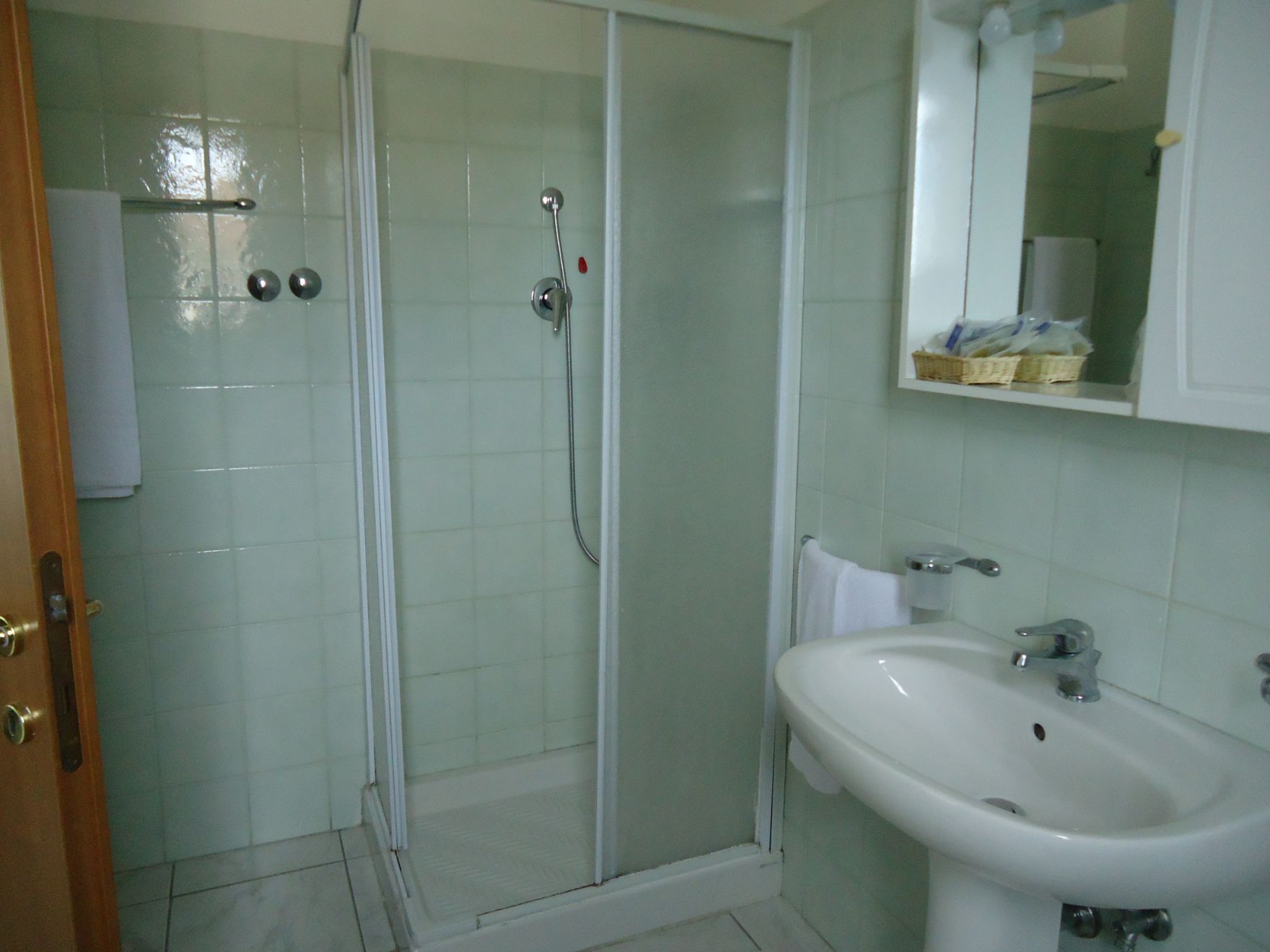 Bagno in camera con box doccia