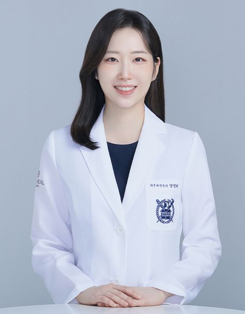 Dr. Yang Jeong-hwa, board-certified dermatologist and Medical Director of The Heal Dermatology Jamsil, Seoul