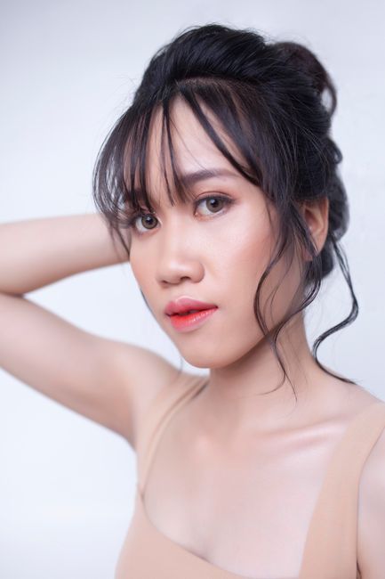 Woman with a soft V-line face shape after contouring treatment in Seoul