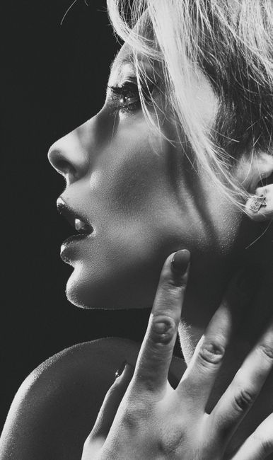 Non-surgical lifting and tightening treatment at The Heal in Jamsil, Seoul