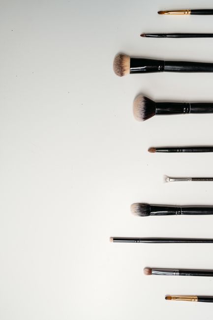 Clean makeup brushes for use after skin treatment in Seoul