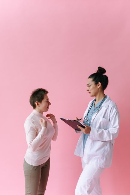 English-speaking dermatologist consultation with an international patient in Seoul