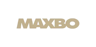 Gull MAXBO-logo på hvit bakgrunn