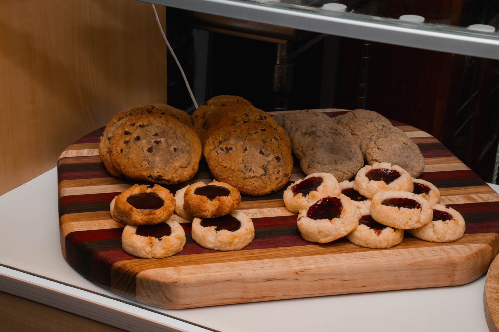 Assorted cookies, arranged in rows: chocolate chip, dark brown, and light brown.