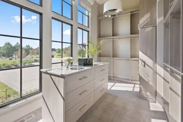 Luxury Custom Closet Features You Need in Your Florida Home