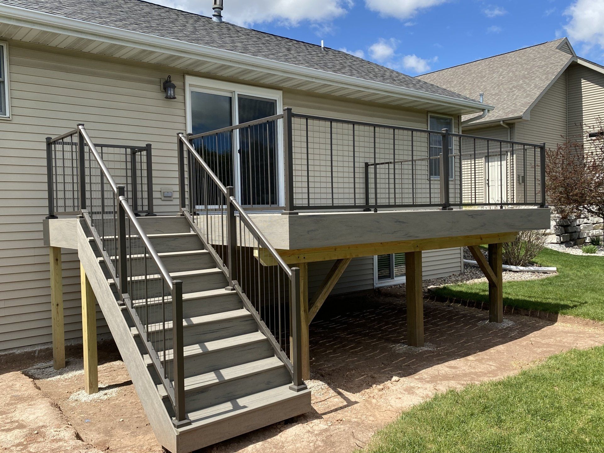 Deck and stairs with Westbury Aluminum railings