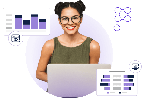 Mulher latina sorrindo visualizando dados e gráficos Data Visualization Mulher latina sorrindo visualizando dados e gráficos Data Visualization