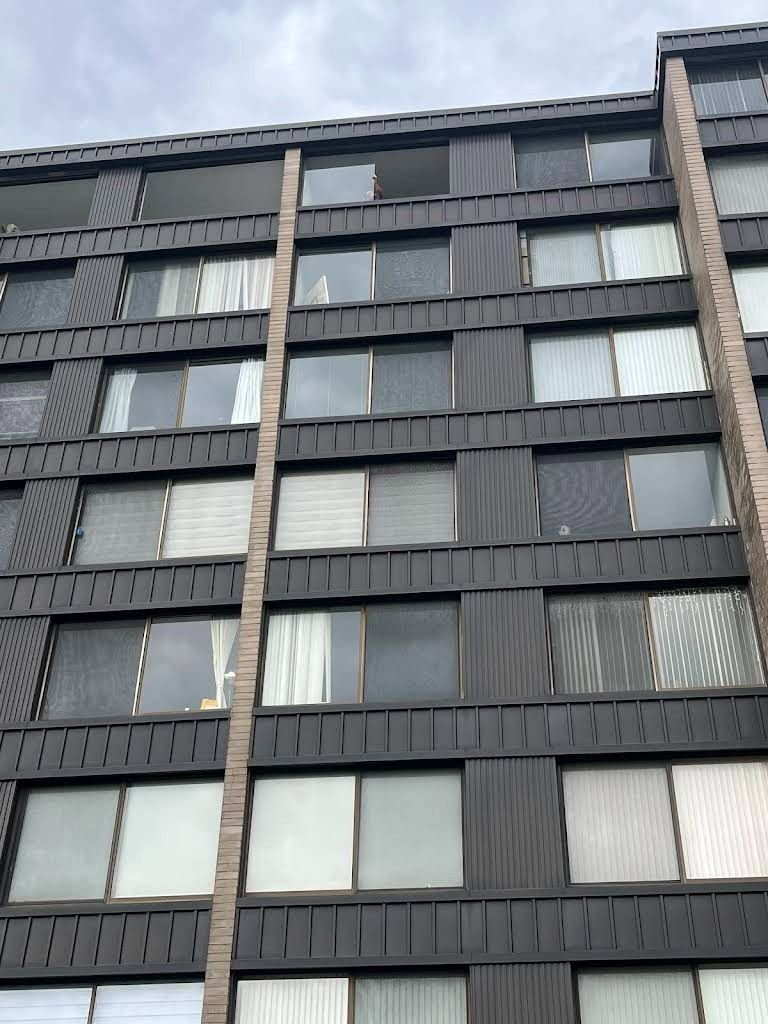 A large building with a lot of windows on it