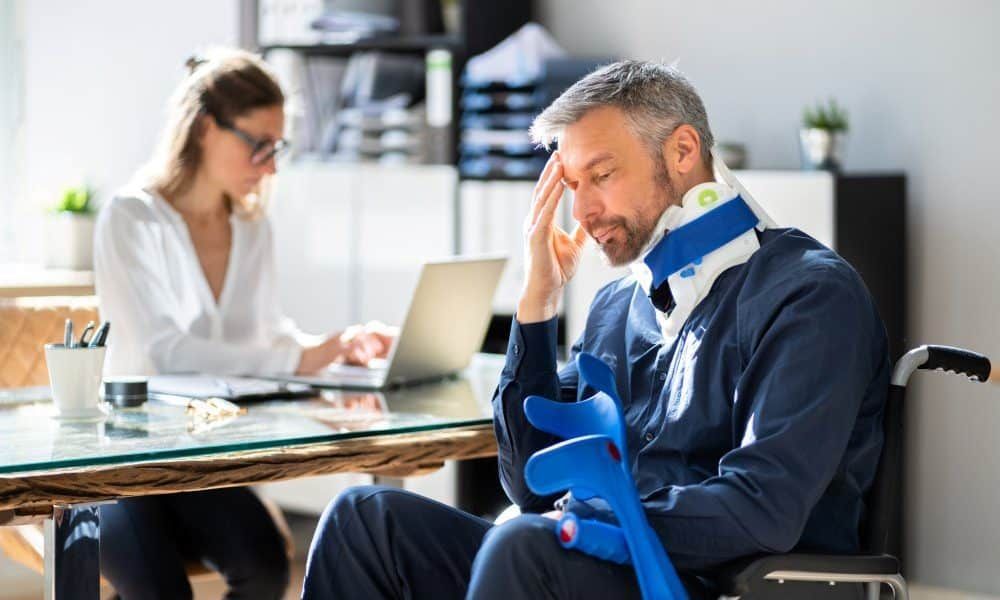 man after auto injury having a consultation
