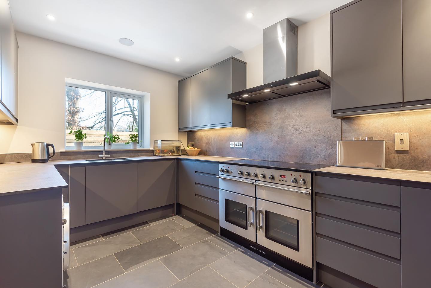 perrenwell station kitchen