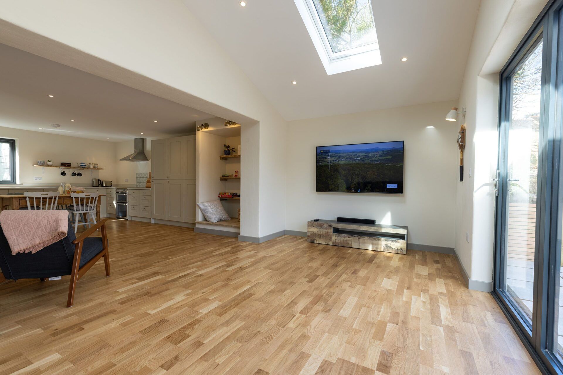Lowen Cottage - lounge