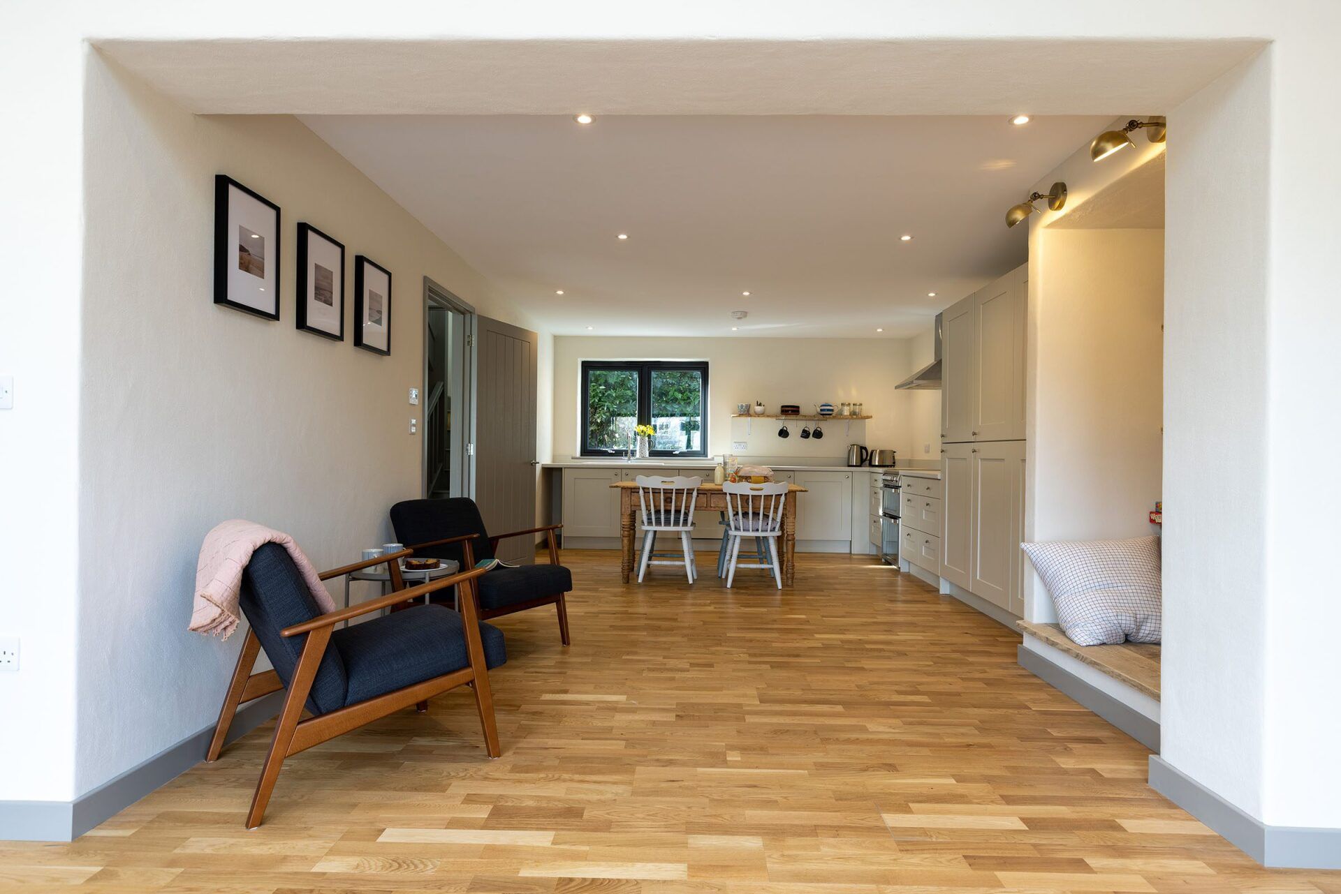 Lowen Cottage - lounge
