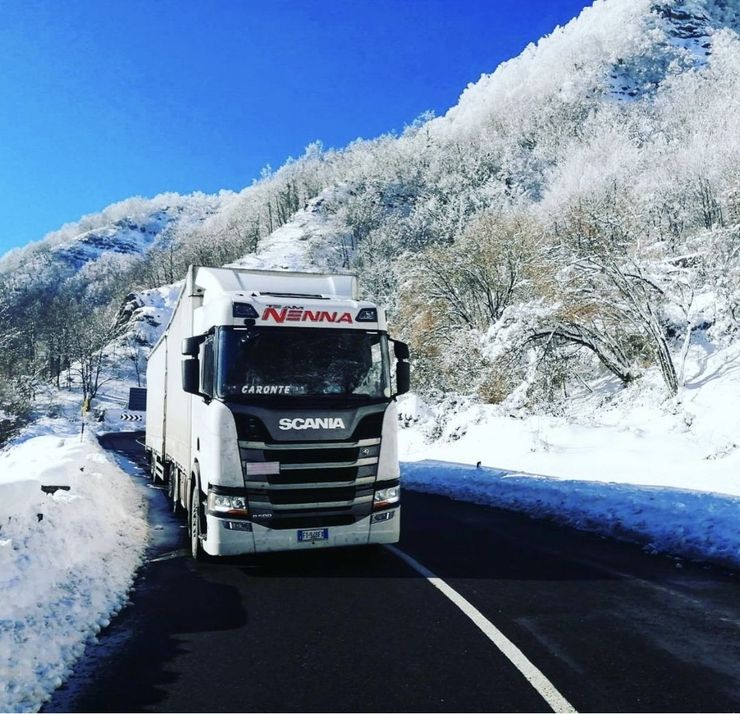 mezzo per servizi di logistica
