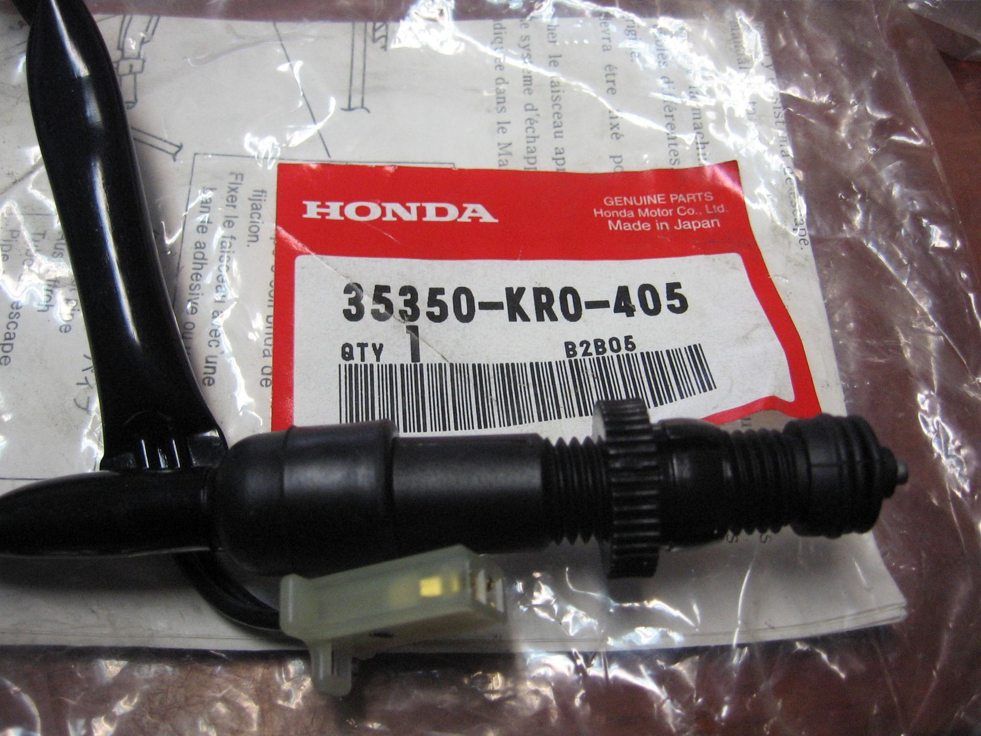 remlichtschakelaar achter vt750 vt700 vt800 1986-88 , vfr750 , vfr700 , 2 polige aansluiting	oem		35350-kr0-405
