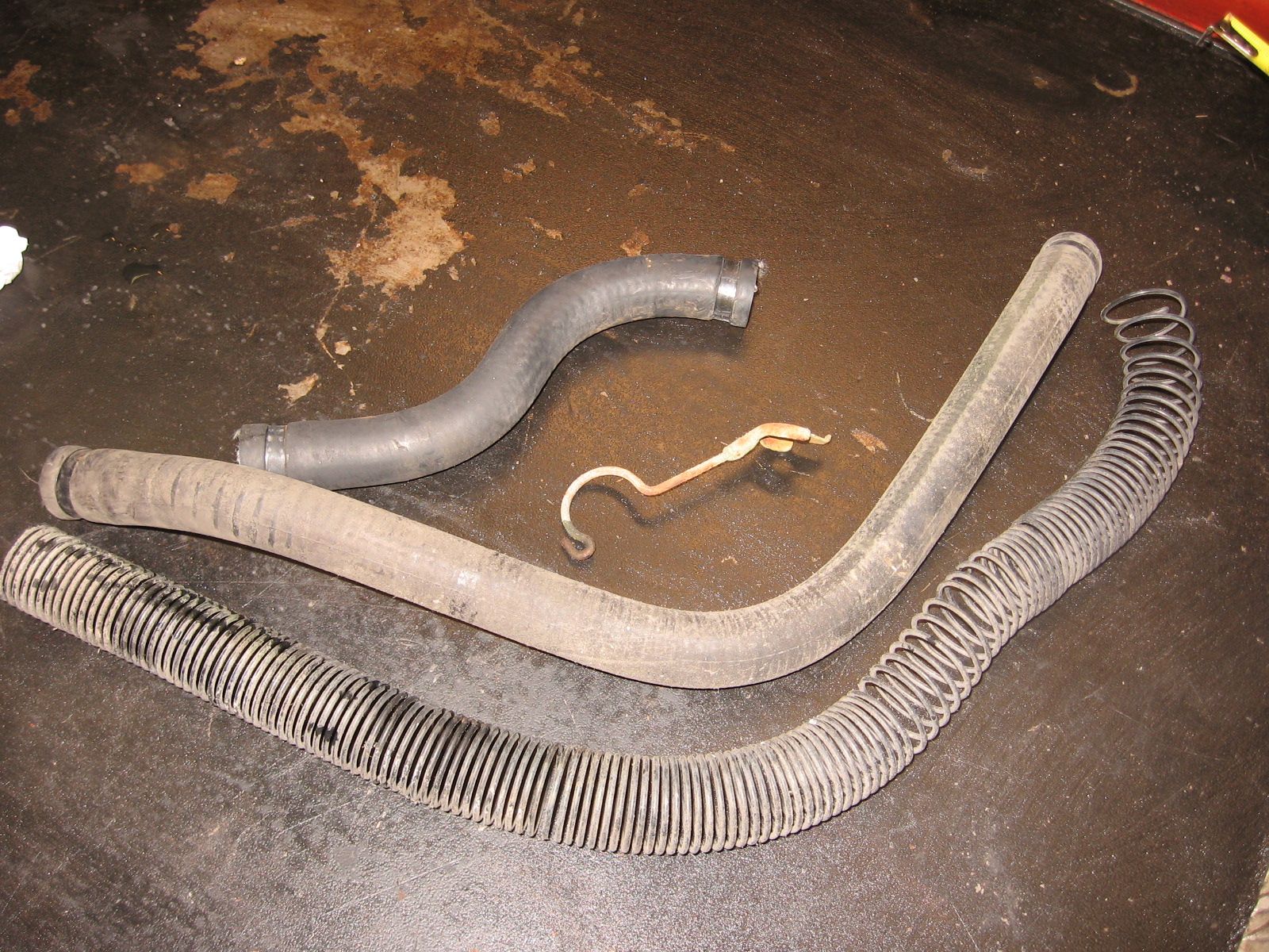 2 slangen radiator 1x beschermhuls	Vtr250 1989	19502-kv0-000 + 19506-kv0-700