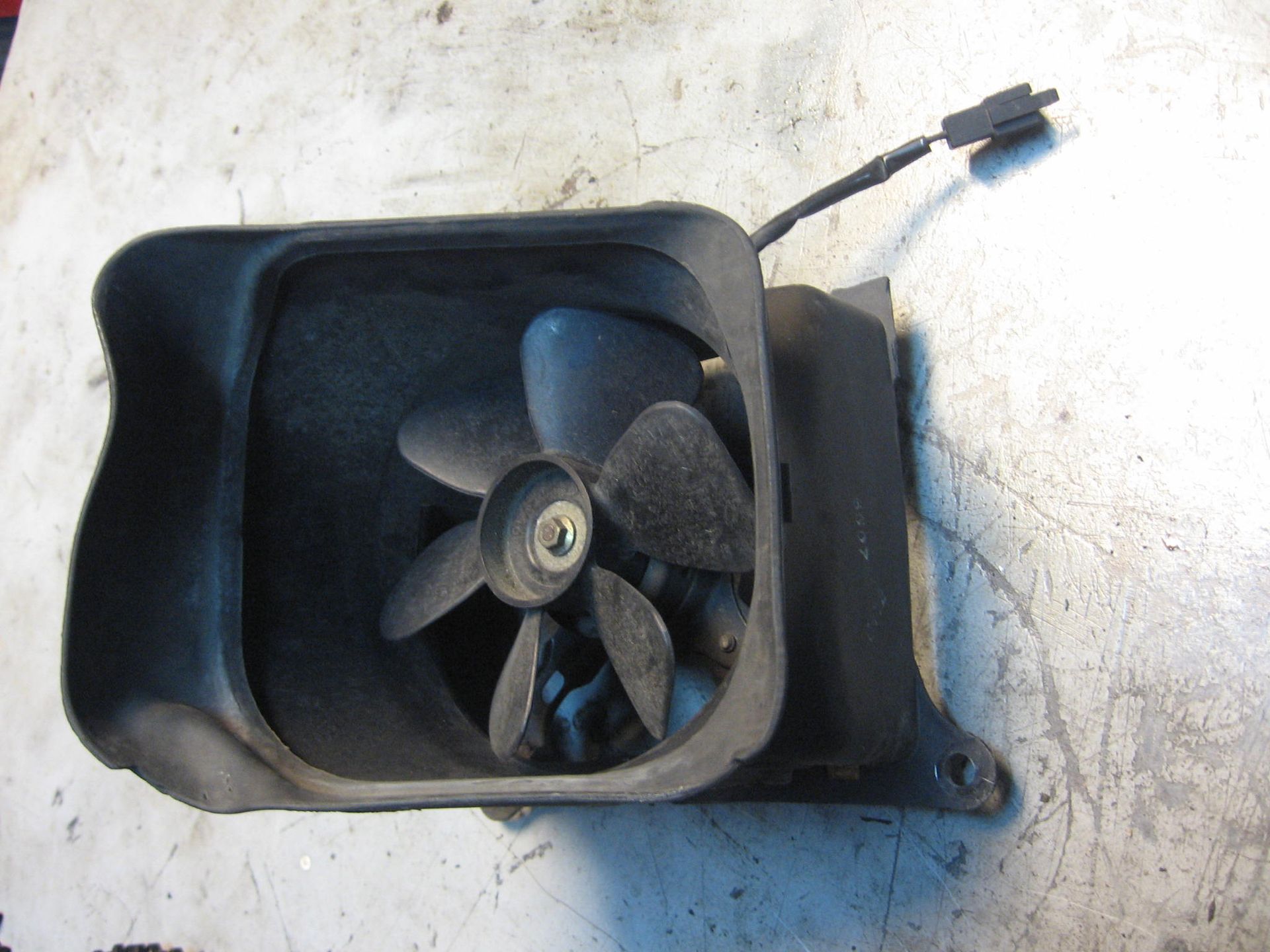 rechter koelventilator met koker -- gl1500 1990-2000 		19030-mt2-015 + 19020-mt8-770	19030-mw5-005 + 19020-mt2-000
