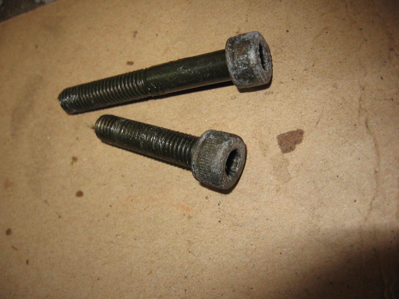 set bouten bevestiging handgreep passagier 1 kant 	Gsx600f 	07130-0835b + 07130-0855b