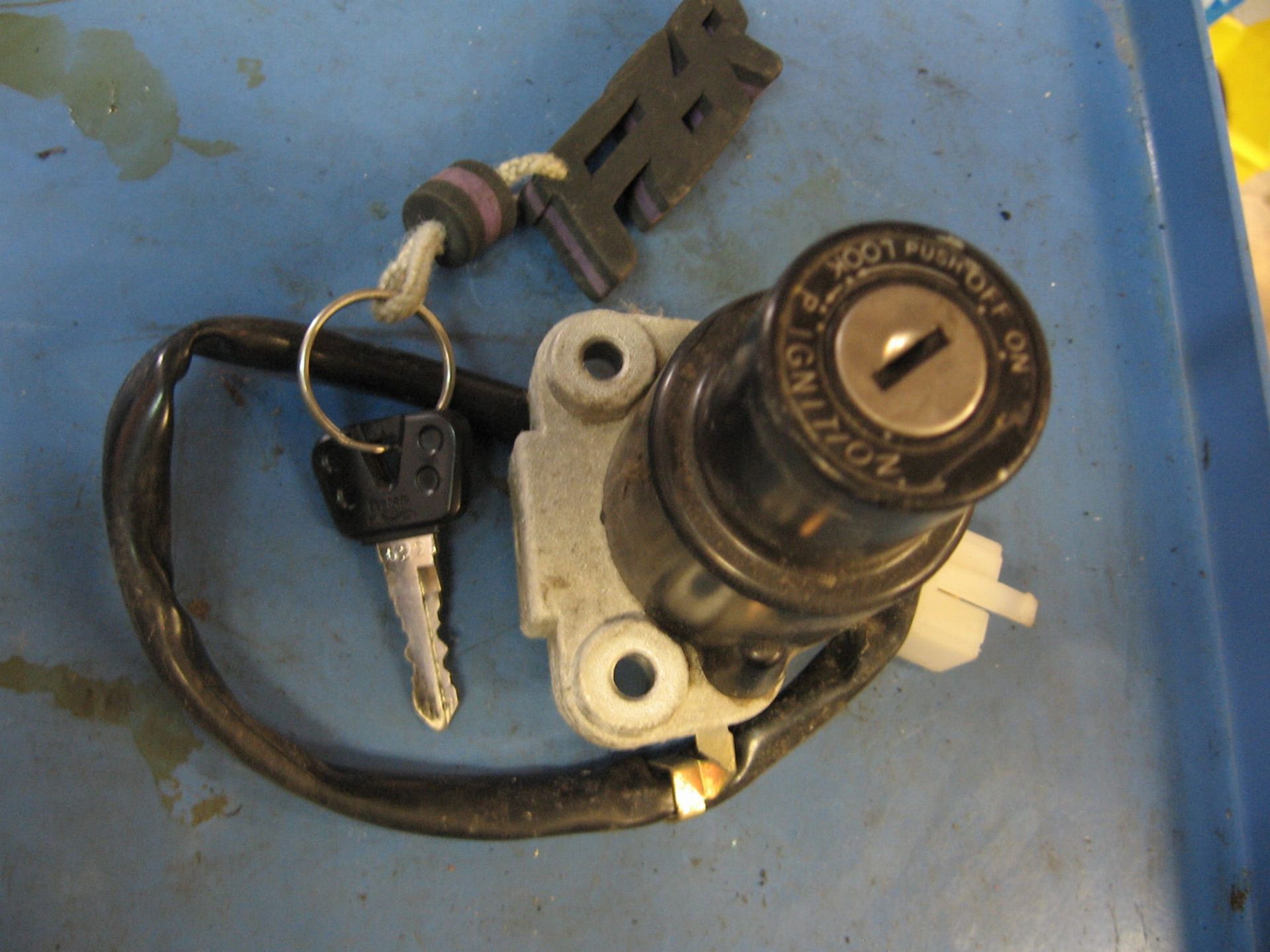 kontactslot met 1 sleutel	Fzr1000 89-95	3GM-82501-50 	3YF-82501-00
