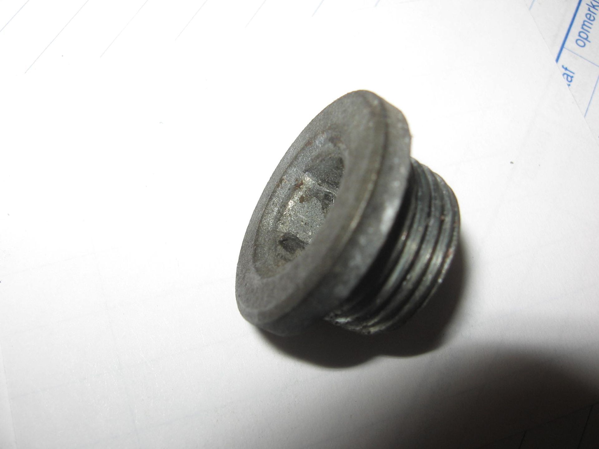 afdichtbout achterzijde carter 18mm // gl1000 gl1100 gl1200		12206-371-305	12206-ml8-300