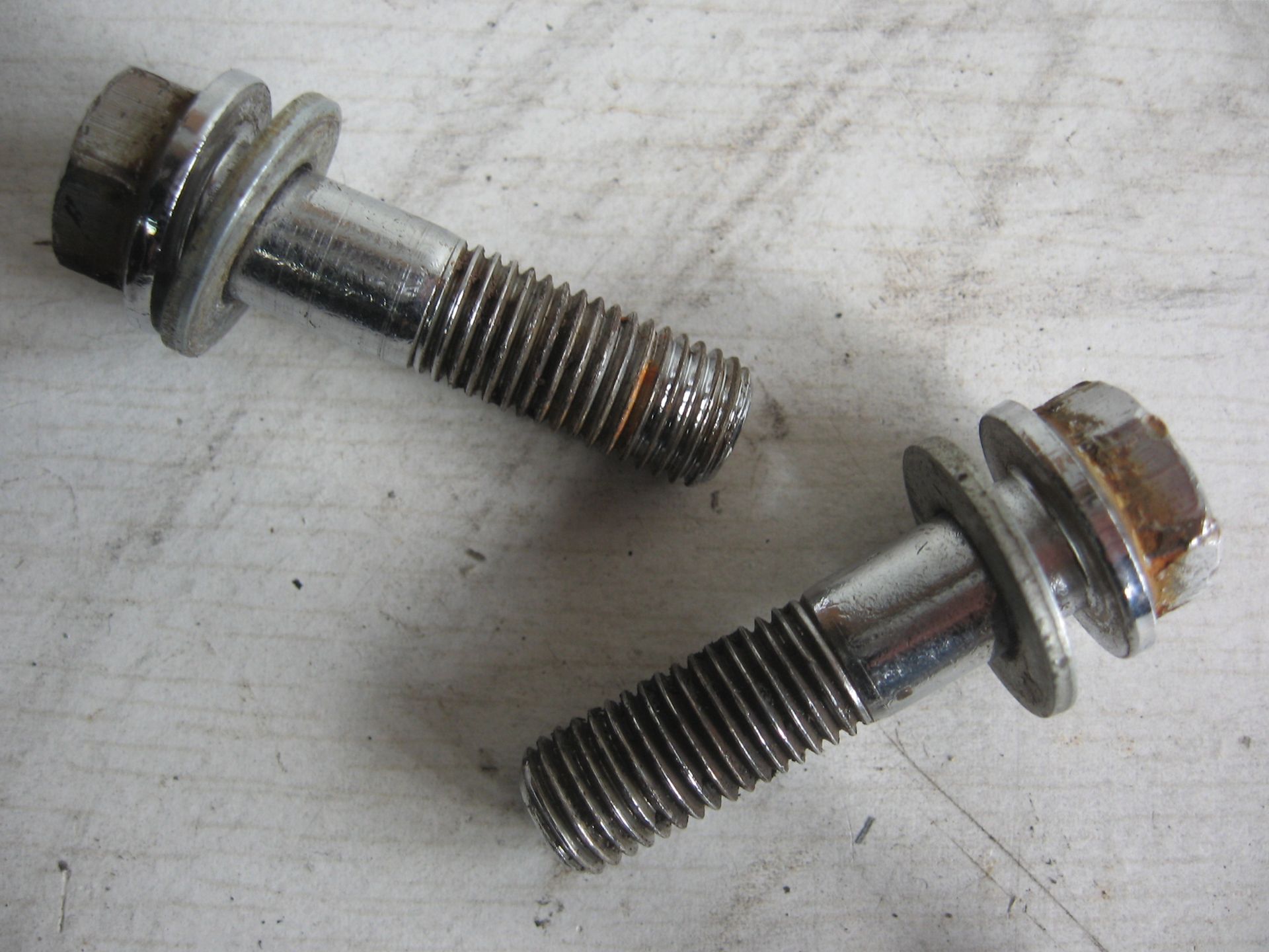 2x flensbout schokbrekers , voetsteunhouder,10x38	Cmx450c 1986 ,cmx250,vt600,vt750	90124-kr3-000