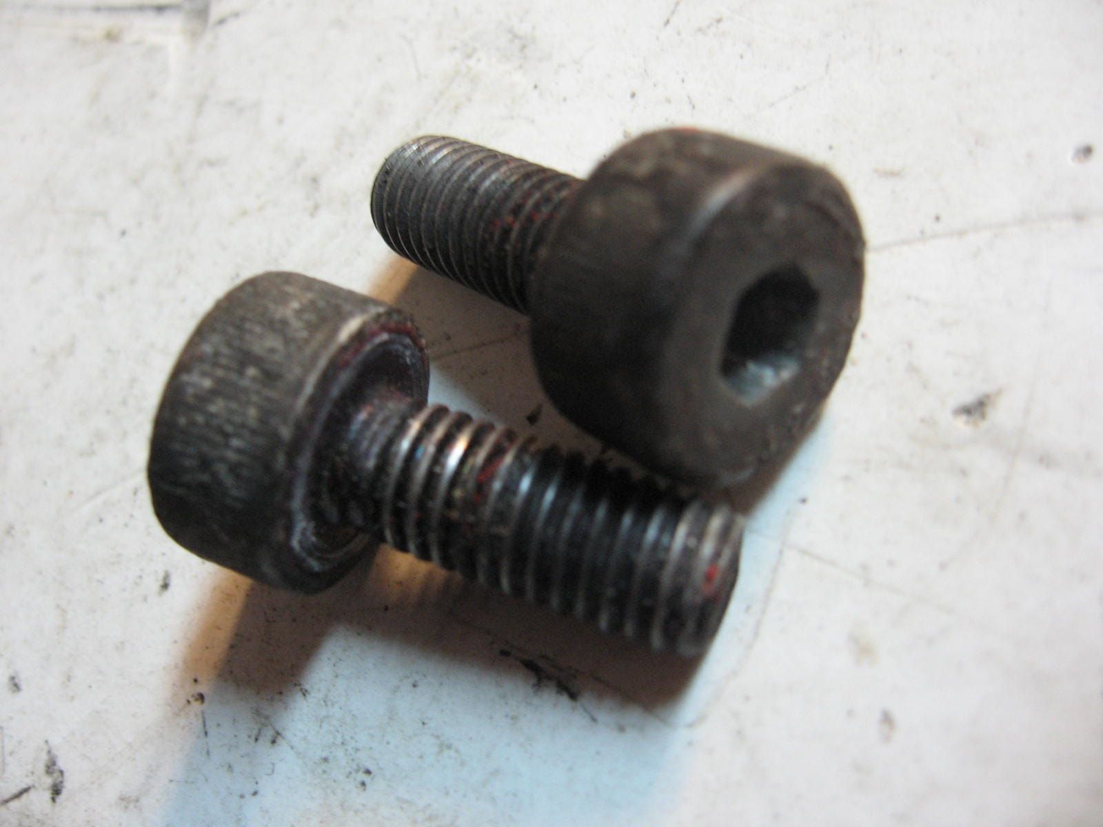 imbusbout met grote kop m8x20	Cb450s 1986	90152-ml4-000