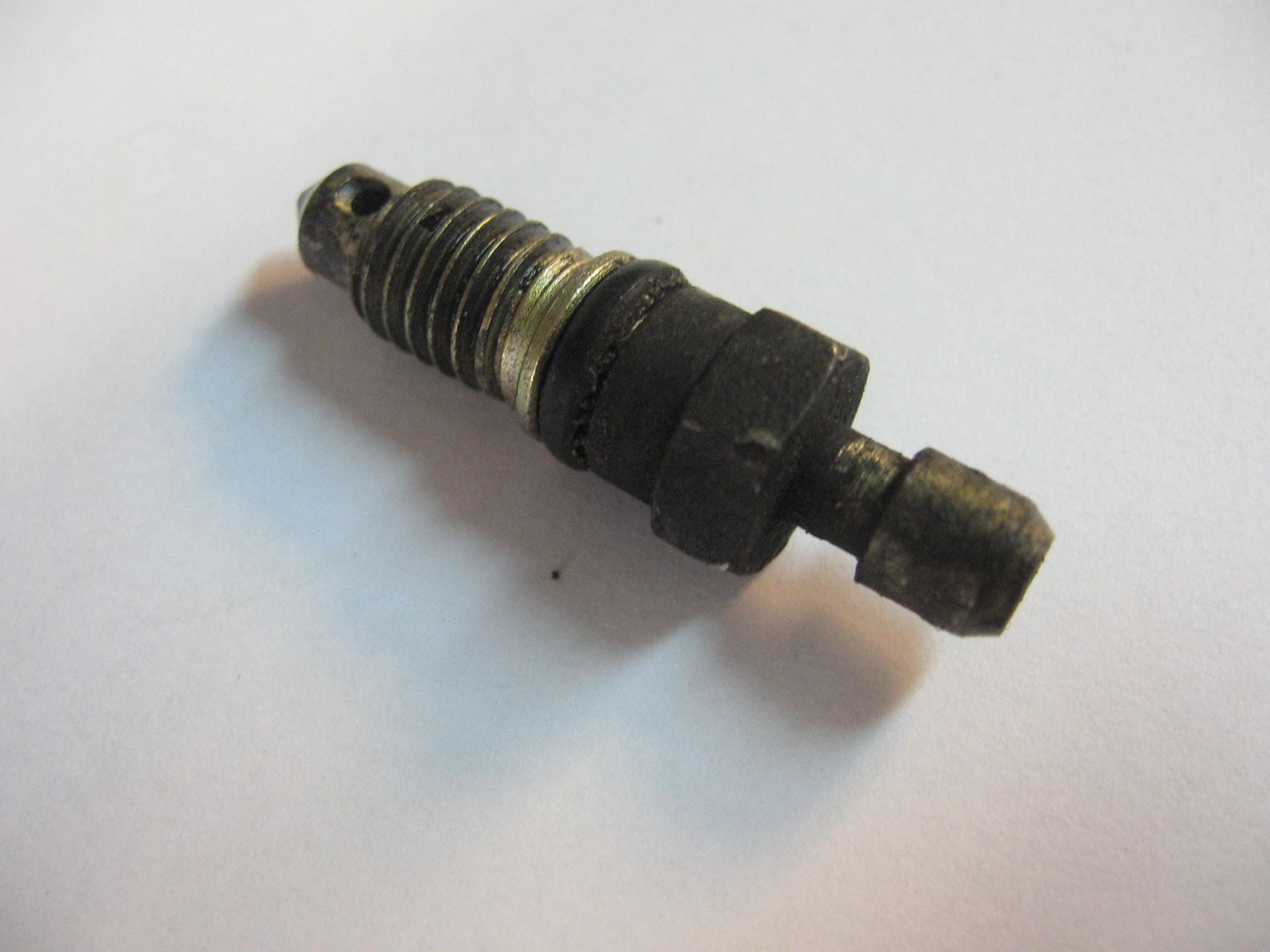 Ontluchtingsnippel voorremklauw // gl1500 se 1990		43352-mg9-006