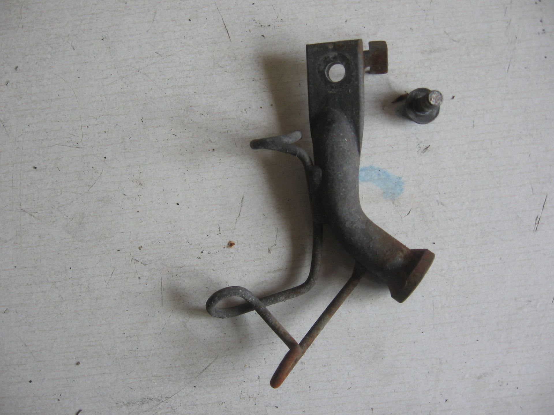 kuip bevestiging op frame rechts achter 	Vfr400rg 1986	64515-ml0-000