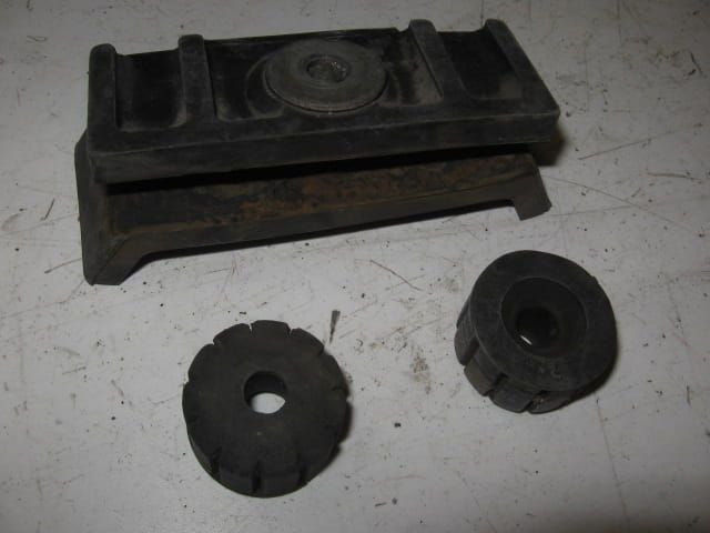 rubber bevestiging  benzine tank  /vt500c 1983-84		17511-mf5-000 + ( 2x) 17611-KE8-000	17611-286-000