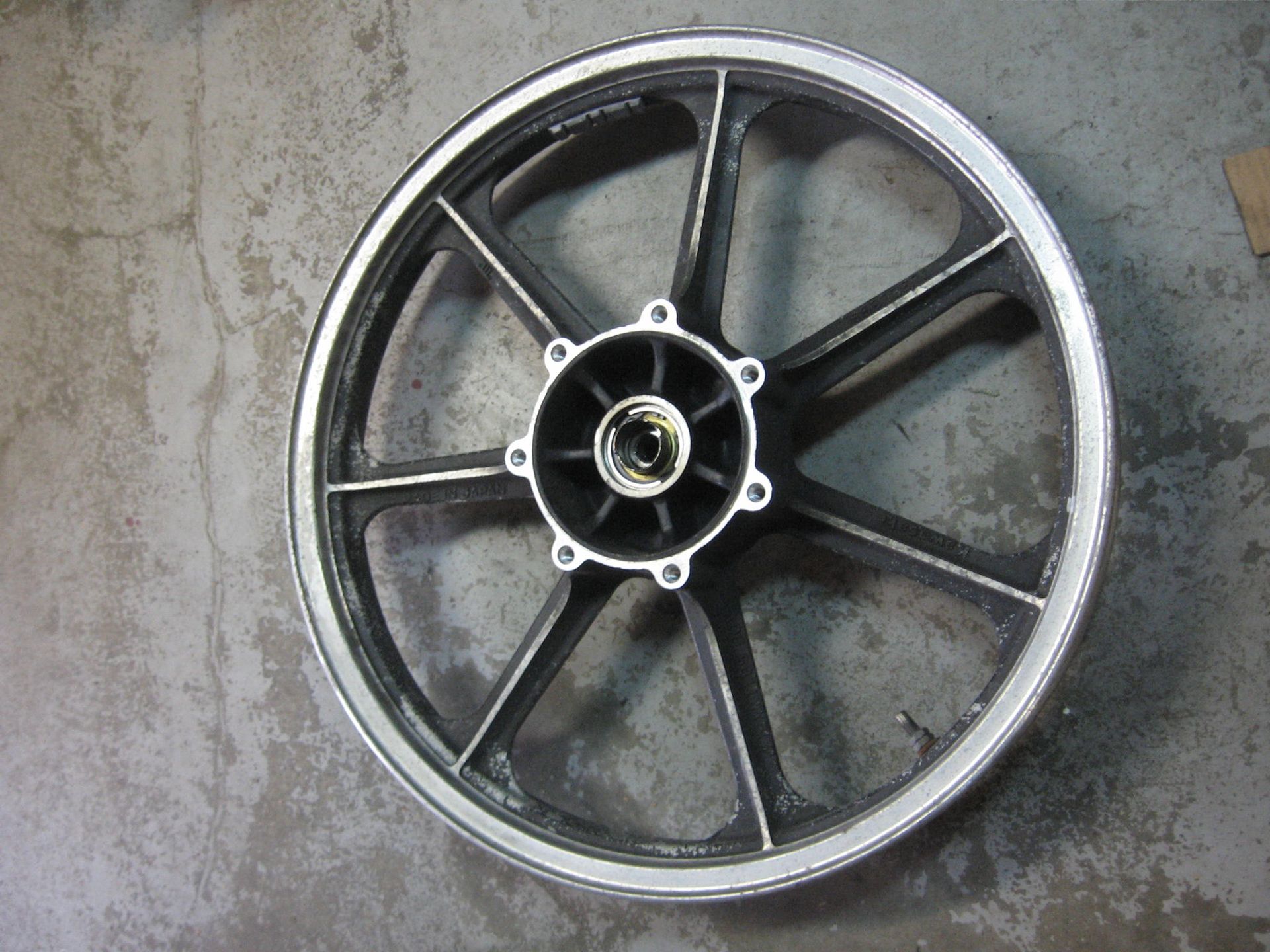 Voorwiel 19x1,85 enkele schijf – kz550 c2 ltd		41073-1080