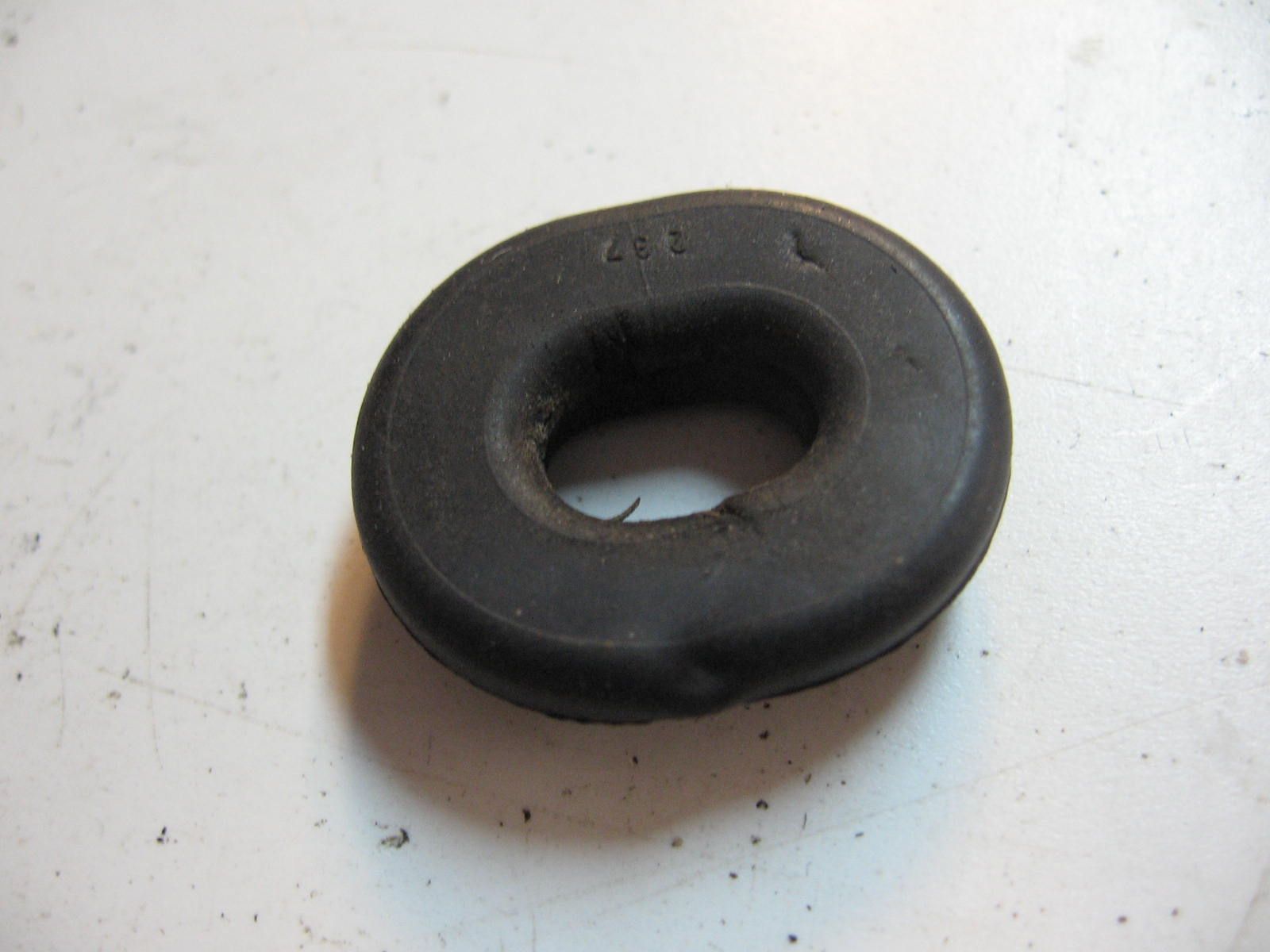 4 stuks rubber  bevestiging zijkap , gommet	GL1500 1988-2000	83601-mn5-000