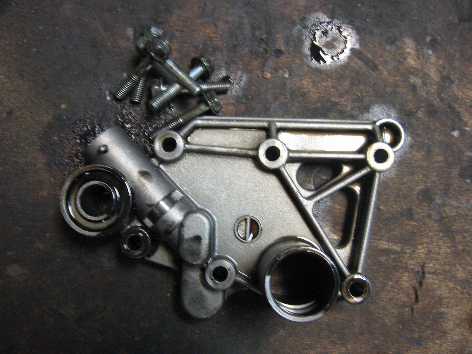 oilpassage body	Cb750f 79-82 ,cb900c 80-82 , cb900f 81 cb1000f 83	15311-438-010