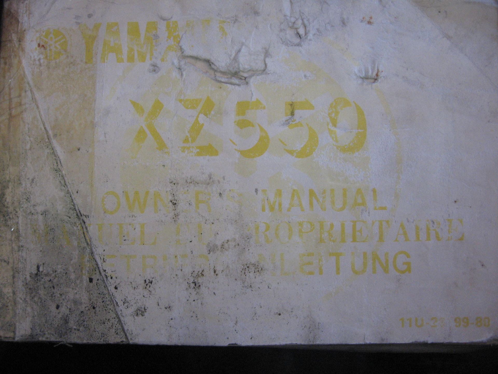 Yamaha owners manual uit 1981	XZ550		11U-28199-80	taal: engels frans duits conditie: als nieuw kaft beetje minder (2)