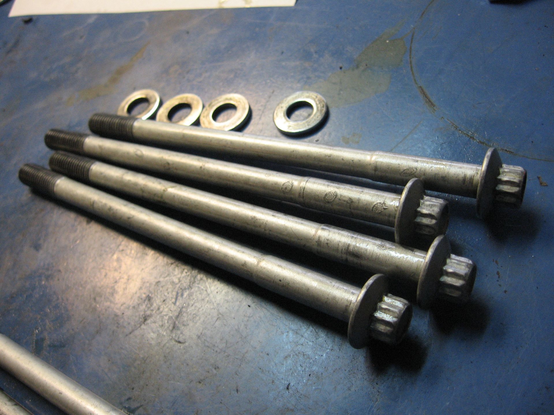 4 stuks kopbout m9x146	zx-6r , zx-6rr 2003-06		92153-1250