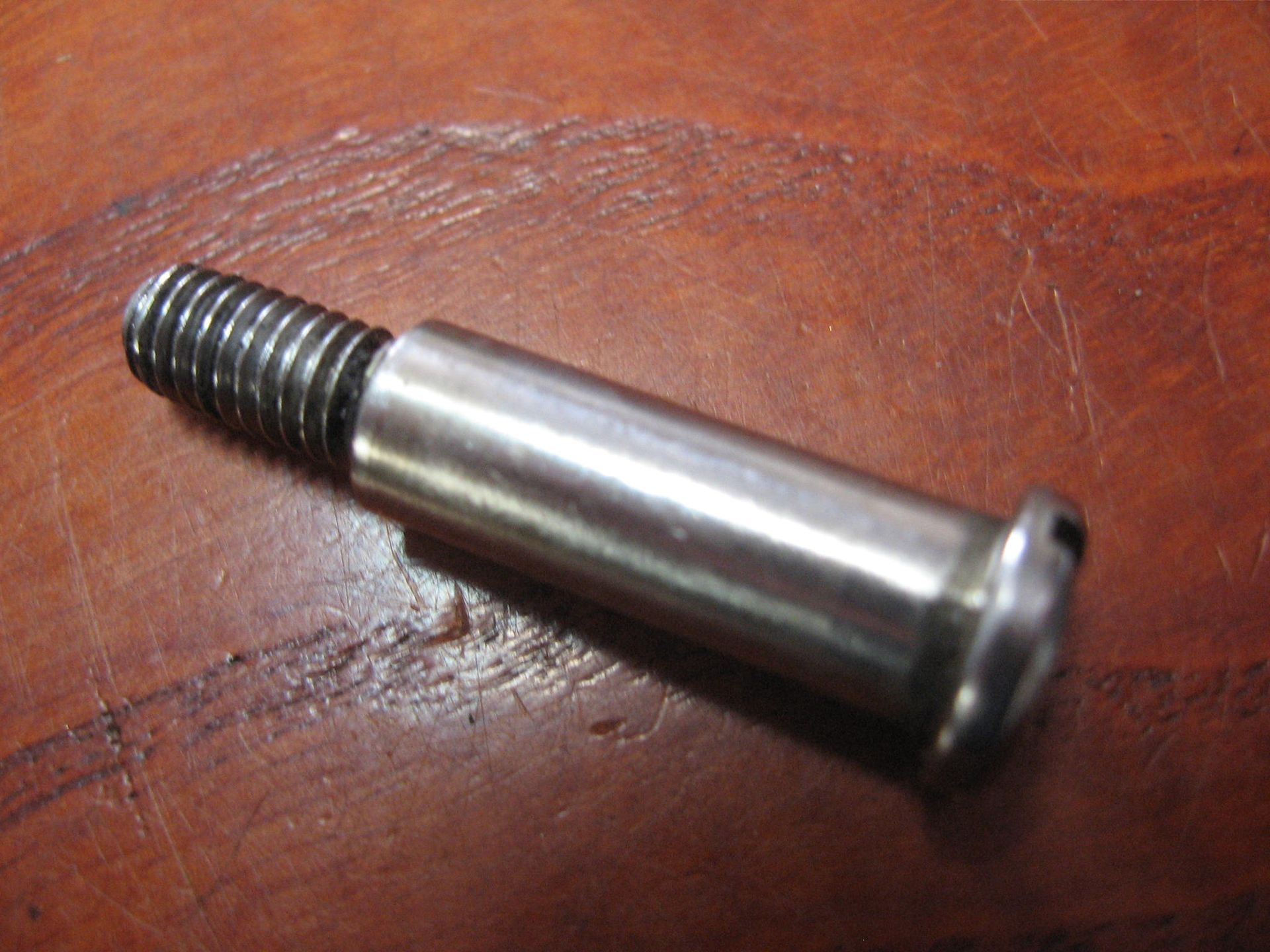 bout bevestiging hevel ,goede staat // vt600c vt750c vtx1300 st1100		90114-MA5-671	, borst D7,9mm ,L 22,4mm ,draad m6x12,3