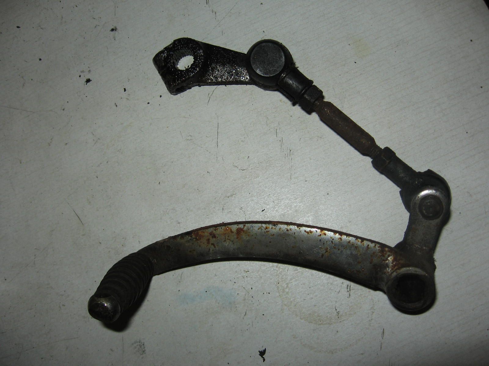 schakelpedaal met gewrichten 	Cb400f 1975-77	24700-377-000 , 24710-377-000		(	roestig)