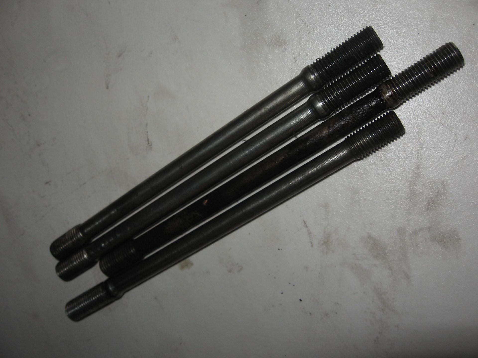 4x draadeind cilinder bevestiging m10x141x1,25 // gn250 gs1100 gz250		09108-10030