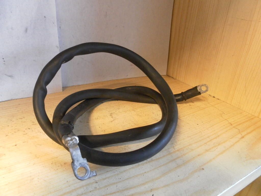 kabel tussen startrelais en startmotor	waarschijnlijk vfr700f	32402-ML7-000