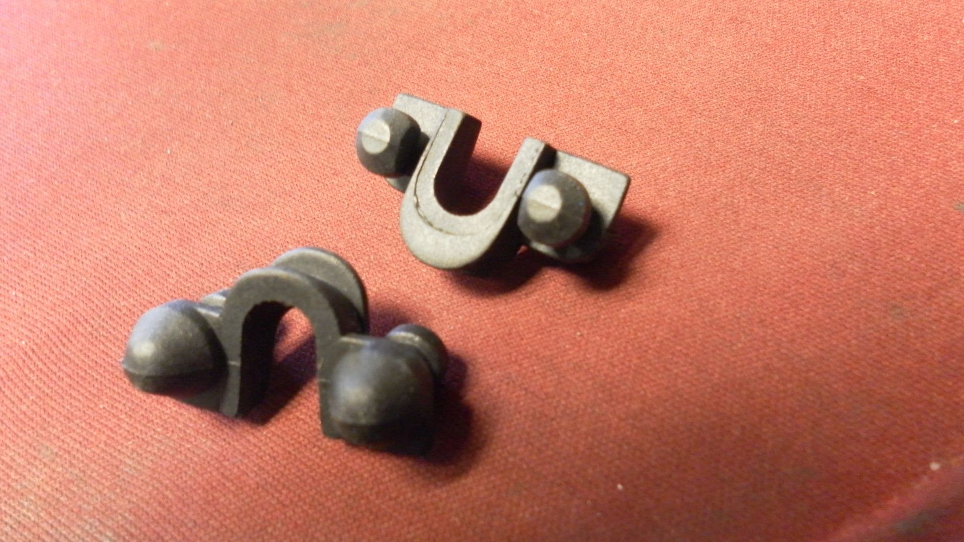 2x rubber steun bougiekap 4 kleps R modellen		oem		11141341262