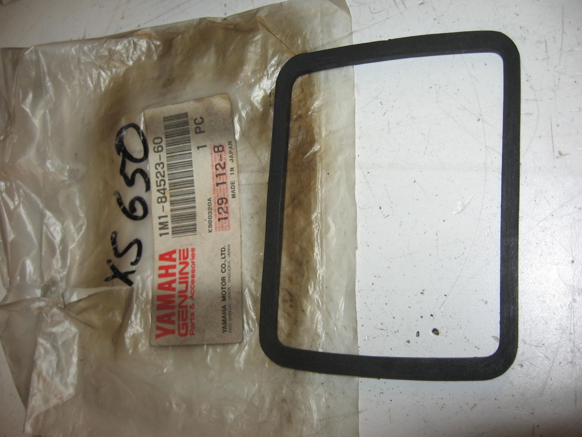Rubber afdichting achterlicht  // xs650		oem		1M1-84523-60