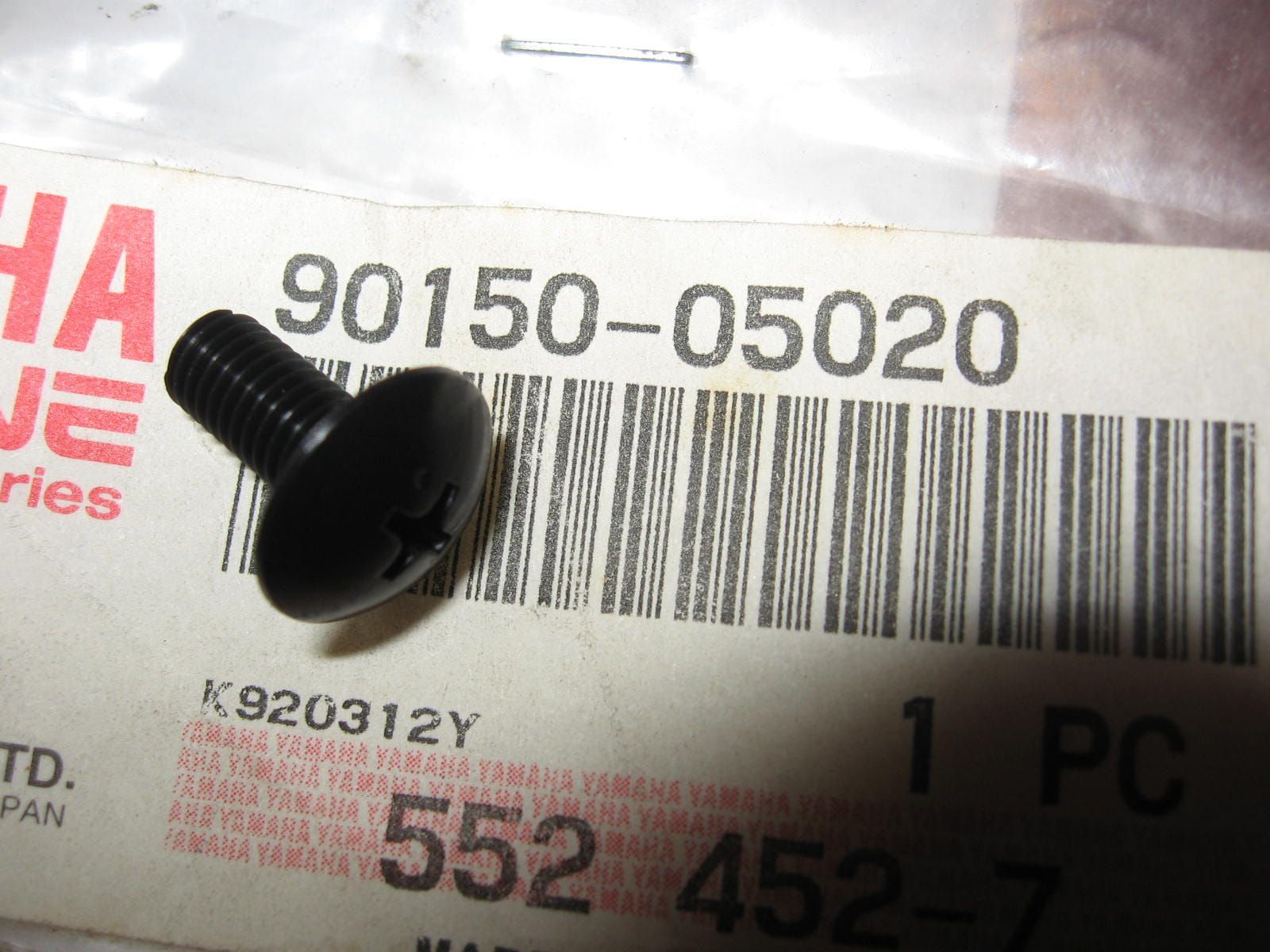 Kuipruit kruiskopbout bolkop m5x12 , zwart kunstof – fzr600 1990-99 , fzr1000 87-90 fz600 86-88 fz750 fz700 85-88		oem	90150-05020