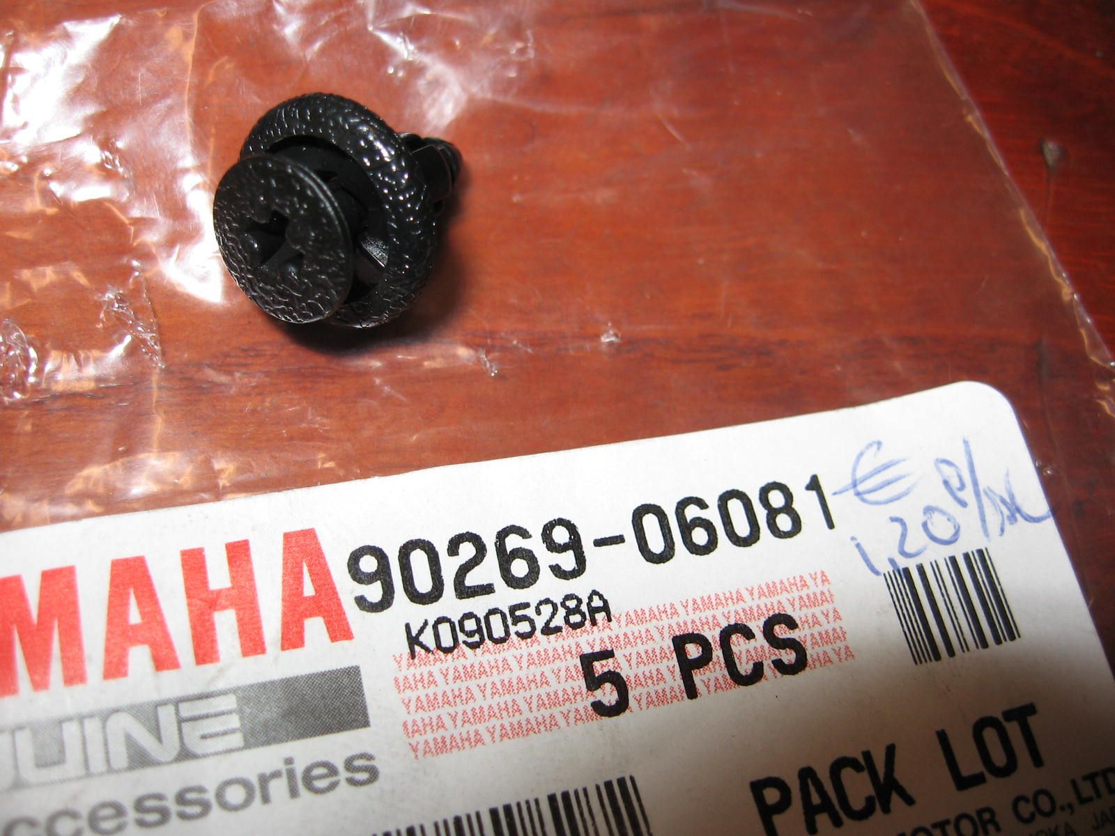 5x Rivet , kuipklip – xvz13 fjr1300		oem	90269-06081