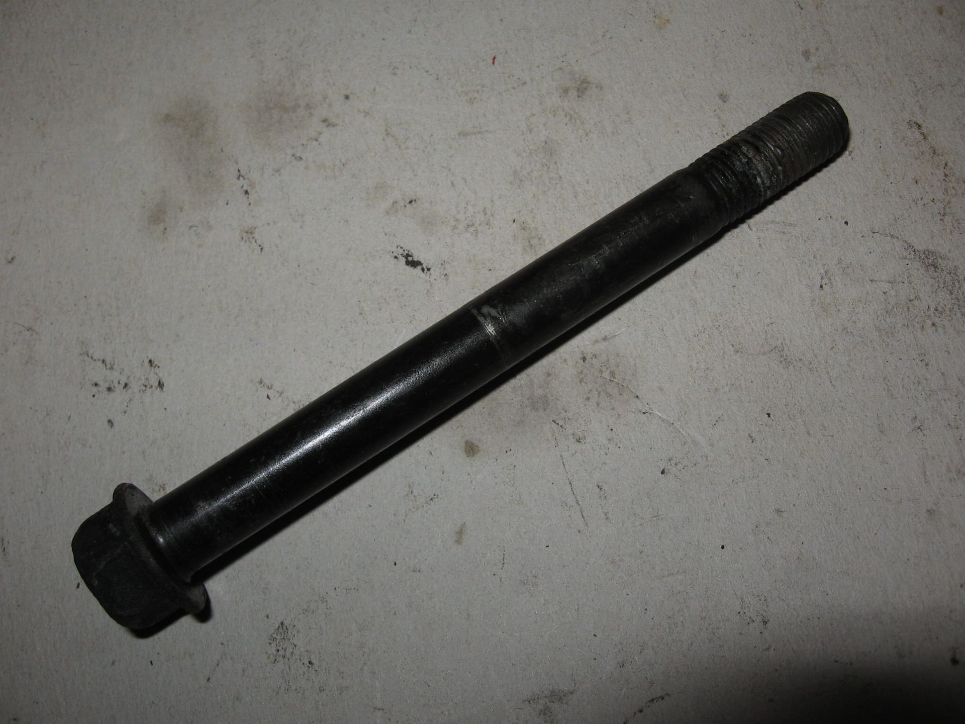 flensbout m10x1,25x105	Vt700c 84	95801-1010500