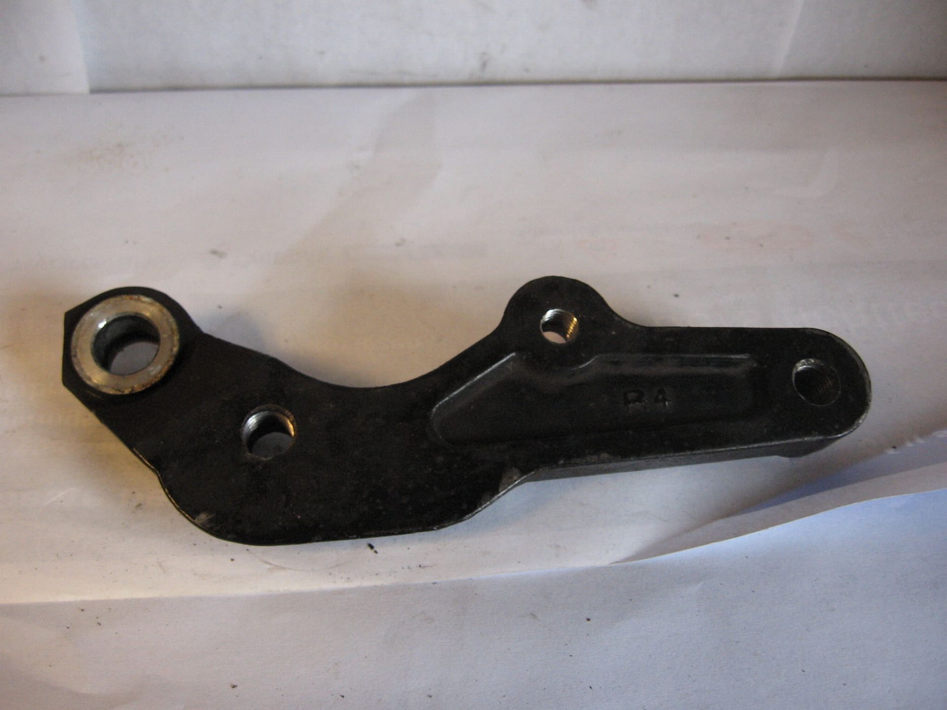 beugel rechter remklauw Cb750c 82 cb750sc 82-83 vt700 84-85 vt750c 83 , cb650sc82 , 45210-MA5-771