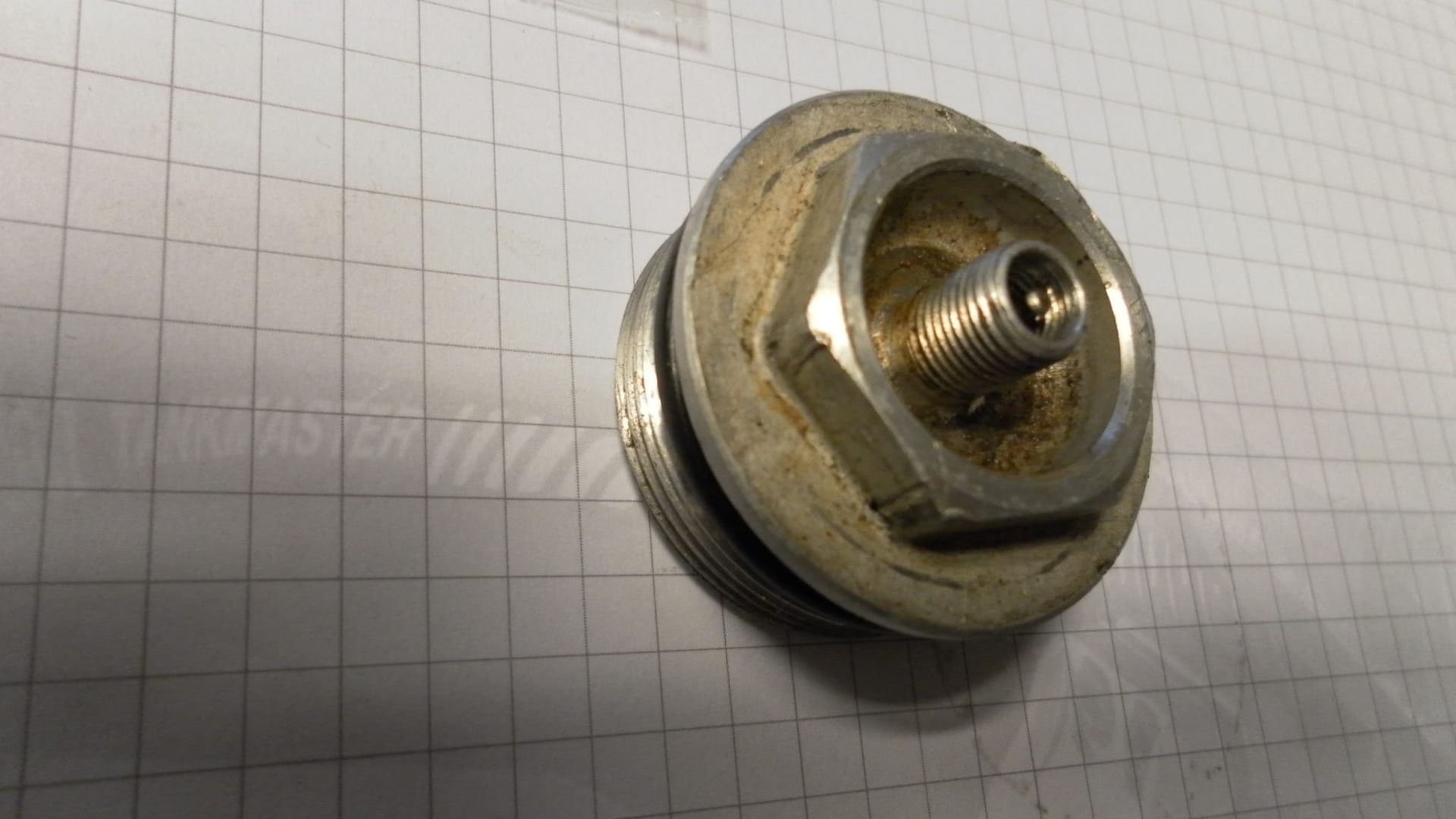 dop op voorvork , afdichtbout op voorpoot	Vfr750f 1986-87 , vfr700f cbr600 87-90	51450-ML7-003