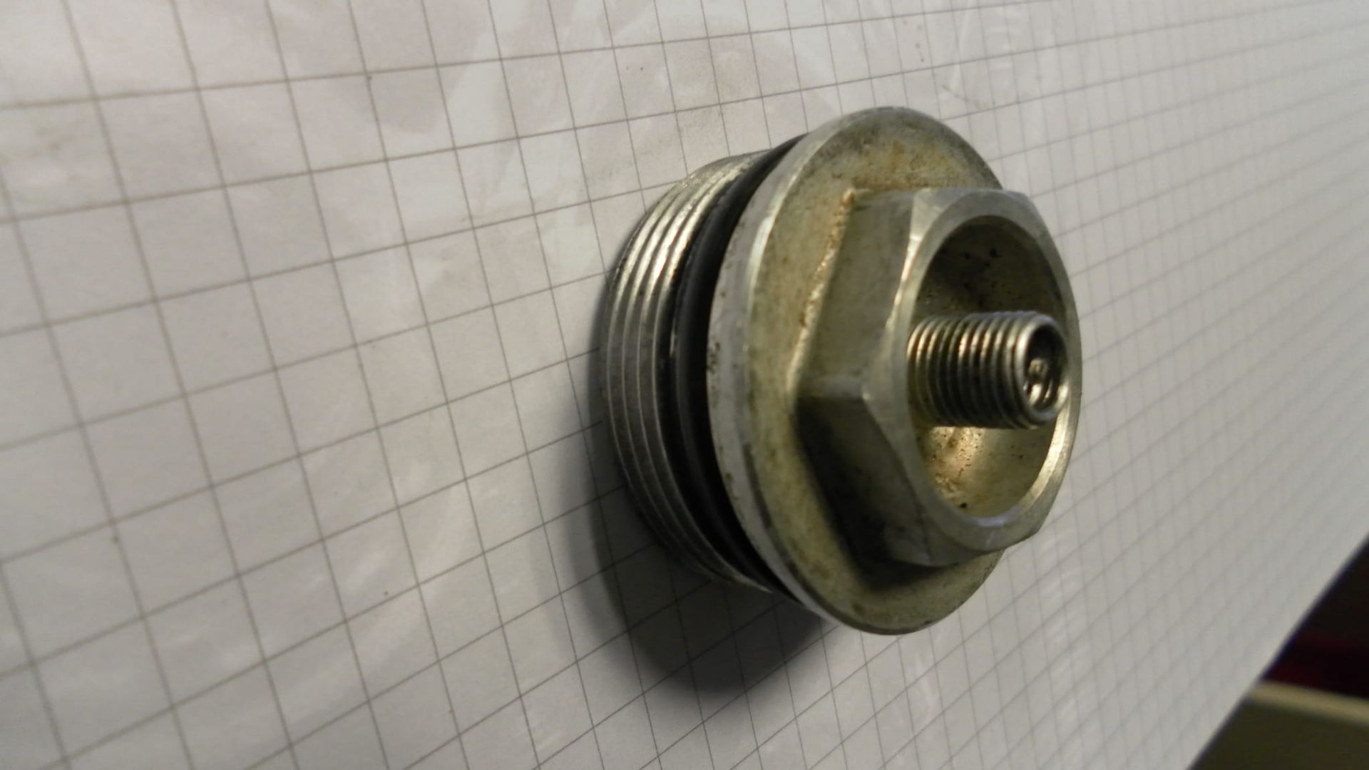 dop op voorvork , afdichtbout op voorpoot	Vfr750f 1986-87 , vfr700f cbr600 87-90	51450-ML7-003  (1)