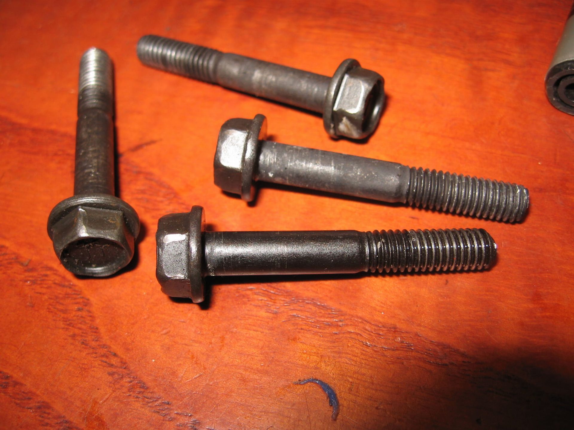 4 stuks flensbout zwart m6x39		09103-06071
